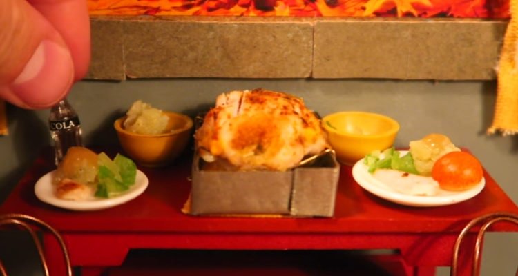 Dünyanın En Küçük Şükran Günü Yemeği Hazırlanışı