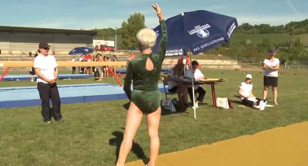 92 Yaşında Jimnastikçi Büyükanne Görenleri Hayrete Düşürüyor!