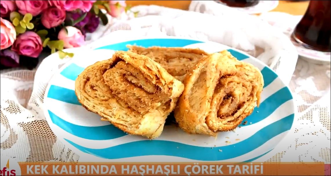 Kek Kalıbında Haşhaşlı Çörek Yapımı 