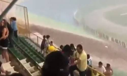 Stadın Maç Esnasında Sular Altında Kalması