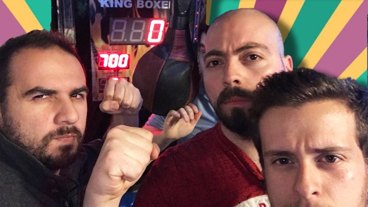 Boks Makinesine Yumruk Atma Kapışması - Güç Gösterisi - Oha Diyorum