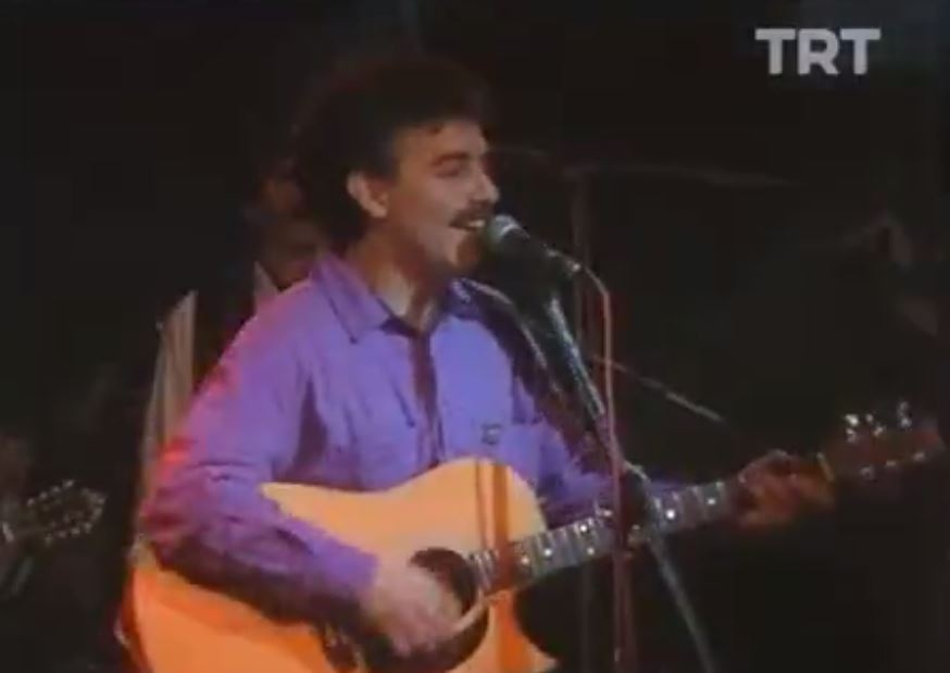 Yeni Türkü-Telli Telli İzle