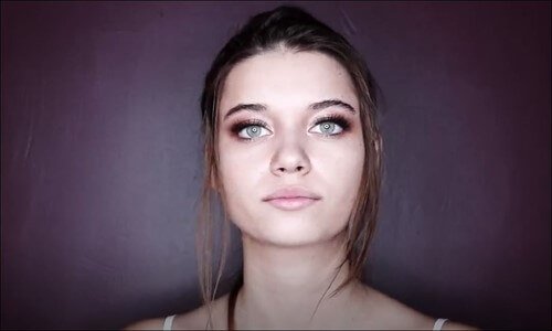 Afra Saraçoğlu Kapak Makyajı