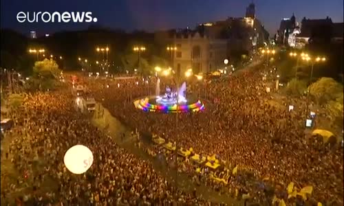 İspanya'da Renkli Dev Onur Yürüyüşü 