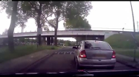 Trafikte Tartıştığı Sürücüye Pala Çeken Çılgın Kadın