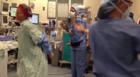 Ameliyat Öncesi Dans Etmek İsteyen Kanser Hastası Kadın