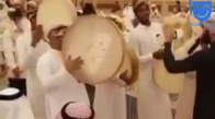 Arap Düğününde Davetlilere iPhone 8 Dağıtmak