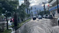 İskenderun'da anıt meydanı ve caddeler sular altında kaldı 