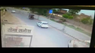 Hindistan’da Boğa Motosiklete Saldırdı