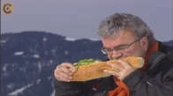 Mehmet Yaşin'in Dağ Başında Sandviç Yemesi 