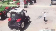 Bu Görüntüye Yürek Dayanmaz: Feci Traktör Kazası Kamerada