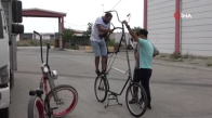 Sosyal mesafeyi korumak için 2 buçuk metre uzunluğunda bisiklet yaptı 