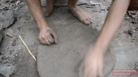 Doğada Tek Başına Yaşamanın Şifrelerini Çözüp Gerçek Bir Survivor Gibi Yaşayan Adamdan Çanak Çömlek Yapımı
