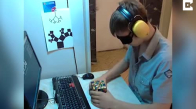 Gözleri Kapalı Bir Şekilde 9x9 Rubik Küpünü Çözen Muhteşem Yetenekli Genç