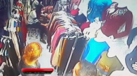 Fatih'te Müşteri Kılığındaki Hırsızlar Kamerada 