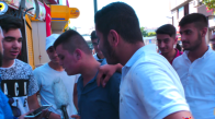 İzmir'li Gençlerin Moda İle Pazarlığı - Süslü Mikrofon İZMİR'de - 2