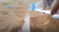 Çölde Kuma Dökülen Su Donuyor Görenleri Şaşırttı