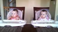 ikiz bebeklerden gerçek sevgi dansı