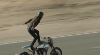 Squarespace'ten Keanu Reeves'in Motor Üzerinde Olduğu Super Bowl Reklamı