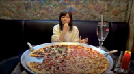 81 Cm'lik Pizzayı Tek Başına Yiyen Japon Kız