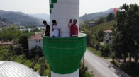 Telefon çekmeyen kırsal mahallede görüşmek için minareye çıkıyorlar 