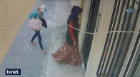 Kadın Hırsızlar Güvenlik Kamerasında