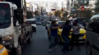 Esenyurt'ta taksici ile çekici şoförü arasında yol kavgası 