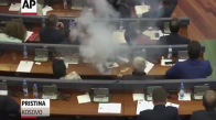 Oylamayı Engellemek İçin Meclis'e Göz Yaşartıcı Gaz Attılar