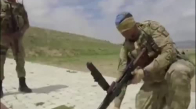 Gözü Bağlı Türk Askeri İki Dakikada Makineli Tüfeği Söküp Takıyor