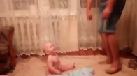 Yürümeyi Öğrenen Dünya Tatlısı Bebek