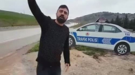 Maket Trafik Polisi Arabasını Gerçek Sanan Şaşkın Sürücü