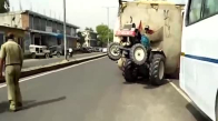Traktörle iki Teker Üzerinde Malzeme Taşımak