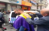 Takım Elbisesiyle Sokakta Tıraş Aleti Satan Muhteşem Yetenekli Seyyar Satıcı 