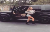 Hareket Halindeki Arabadan İnip Dans Eden Kız