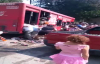 Kaza Yapan Coca Cola Kamyonunu Yağmalayan Meksikalılar