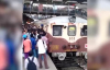 Hindistan'daki Tehlikeli Tren Yolculuğu