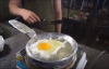 Hidrolik Pres Makinesi Altında Alüminyum Folyodan Tava Yapıp Üzerinde Yumurta Yaptılar