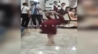 Gelinin Kız Kardeşinden Baş Döndüren Dans