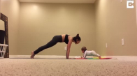 6 Aylık Bebeğin Annesiyle Yoga Yapması