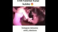 Evde Kalmış Kızların Çiçek Sevdası