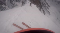Dağın Zirvesinden İnen Kayakçıların Adrenalin Dolu Anları 