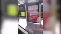 Metrobüsde Kusma Tehditli Kadın Kavgası
