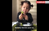 Brokoliyi İştahla Yiyen Minik Kız