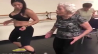 İyi Dans Eden 70 Yaşındaki  Nine