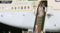 Suudi Kralının Merdiveni Bozulunca Yürümek Zorunda Kaldı