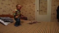 Bebek Ve Kedinin Yataktaki Oyunu