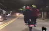 Bir Motosikleti İki Kişi Kullanırken Polise Yakalanmak 