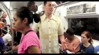 Kendisine Uygun Eş Arayan Adamın Metrodaki Çaresizliği 