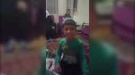 Şarkı Söylerken Gaza Gelip Ağlayan Çocuk