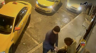 Taksi Şoförü İki Adamı Döverek Bayılttı